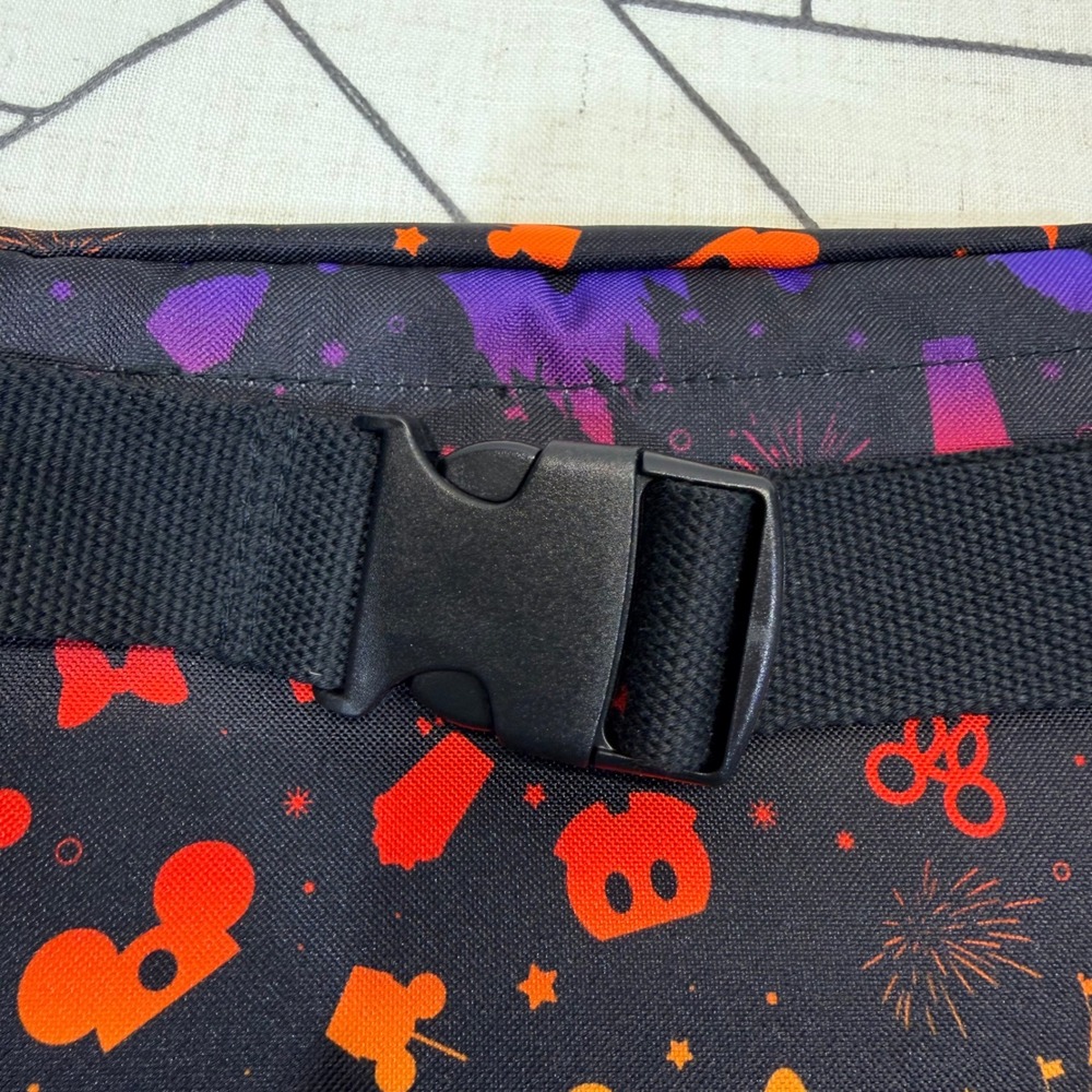 Disney Fanny Pack OS Black Rainbow Park Snacks Castle Adjustable Waist Bag - Picture 6 of 9